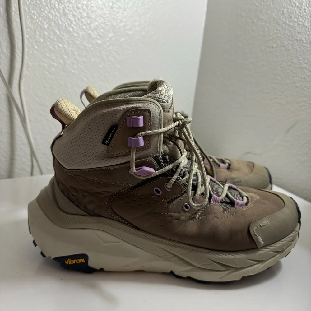 Hoka Women's Kaha 2 Gore-Tex Boots - Beige and Lavender - Picture 2 of 8